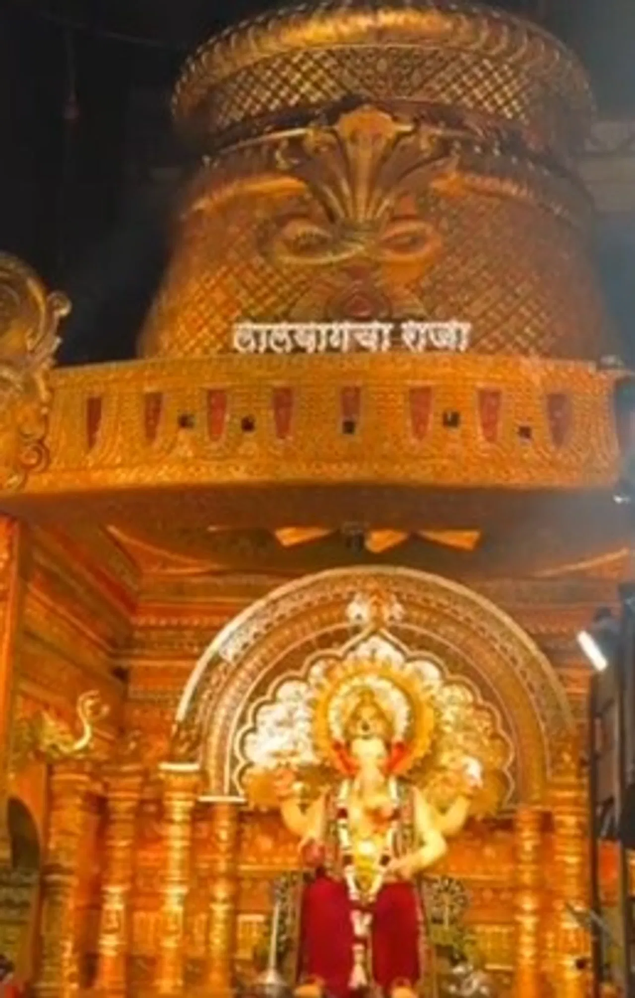 ‘नवसाचा राजा’ म्हणजे लालबागच्या राजाचा पहिला लूक