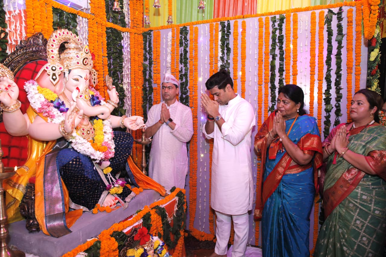 दिल्लीत गणरायाचे भक्तिमय स्वागत;महाराष्ट्र सदनासह मंडळांमध्ये उत्साहाचा जयघोष खासदार डॉ. श्रीकांत शिंदे यांच्या हस्ते गणरायाची भक्तिमय वातावरणात प्राणप्रतिष्ठा दिल्लीत गणरायाचे भक्तिमय स्वागत;महाराष्ट्र सदनासह मंडळांमध्ये उत्साहाचा जयघोष खासदार डॉ. श्रीकांत शिंदे यांच्या हस्ते गणरायाची भक्तिमय वातावरणात प्राणप्रतिष्ठा