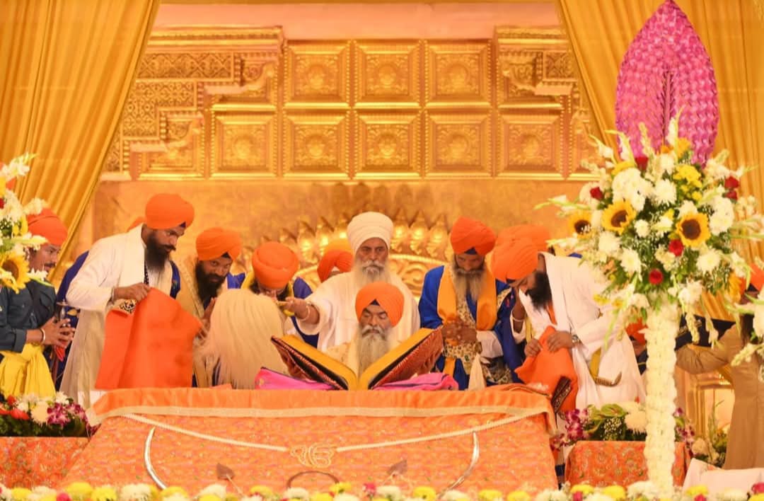 शीख समाजाचा इतिहास उलगडणारे ‘विरासत-ए-सीख’ प्रदर्शन ठरतंय भाविकांचे आकर्षण शीख समाजाचा इतिहास उलगडणारे ‘विरासत-ए-सीख’ प्रदर्शन ठरतंय भाविकांचे आकर्षण