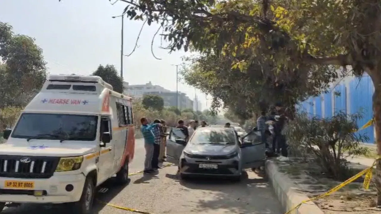 व्हॅलेन्टाईन डेला रक्ताचा सडा, बंद कारमध्ये कपलने व्हॅलेन्टाईन डेला रक्ताचा सडा, बंद कारमध्ये कपलने