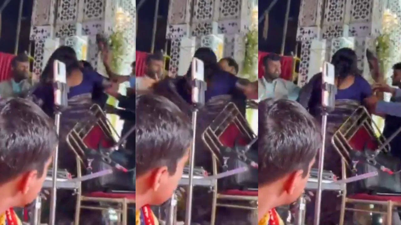 गायिकेला असा एक प्रश्न विचारण्यात आला की, तिचा संताप चप्पल काढण्याची वेळ गायिकेला असा एक प्रश्न विचारण्यात आला की, तिचा संताप चप्पल काढण्याची वेळ