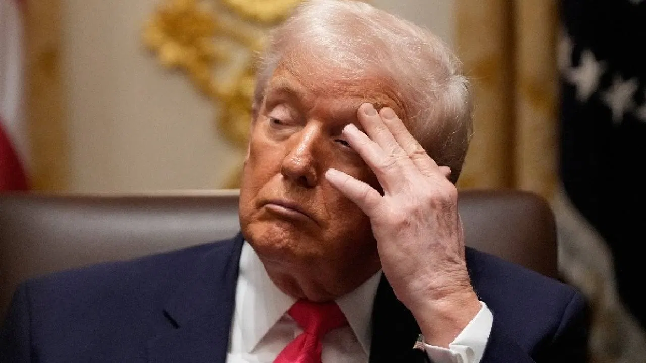 डोनाल्ड ट्रम्प यांच्यावर थेट रडण्याची वेळ