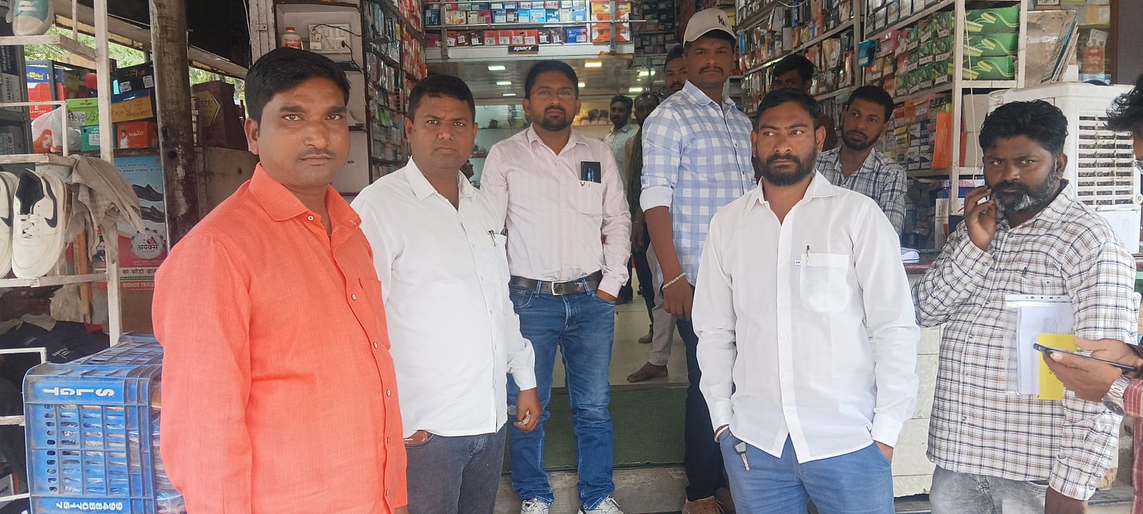 किनवट नगर परिषदेची मोठी कारवाई; थकबाकीदारांचे दोन गाळे सील किनवट नगर परिषदेची मोठी कारवाई; थकबाकीदारांचे दोन गाळे सील
