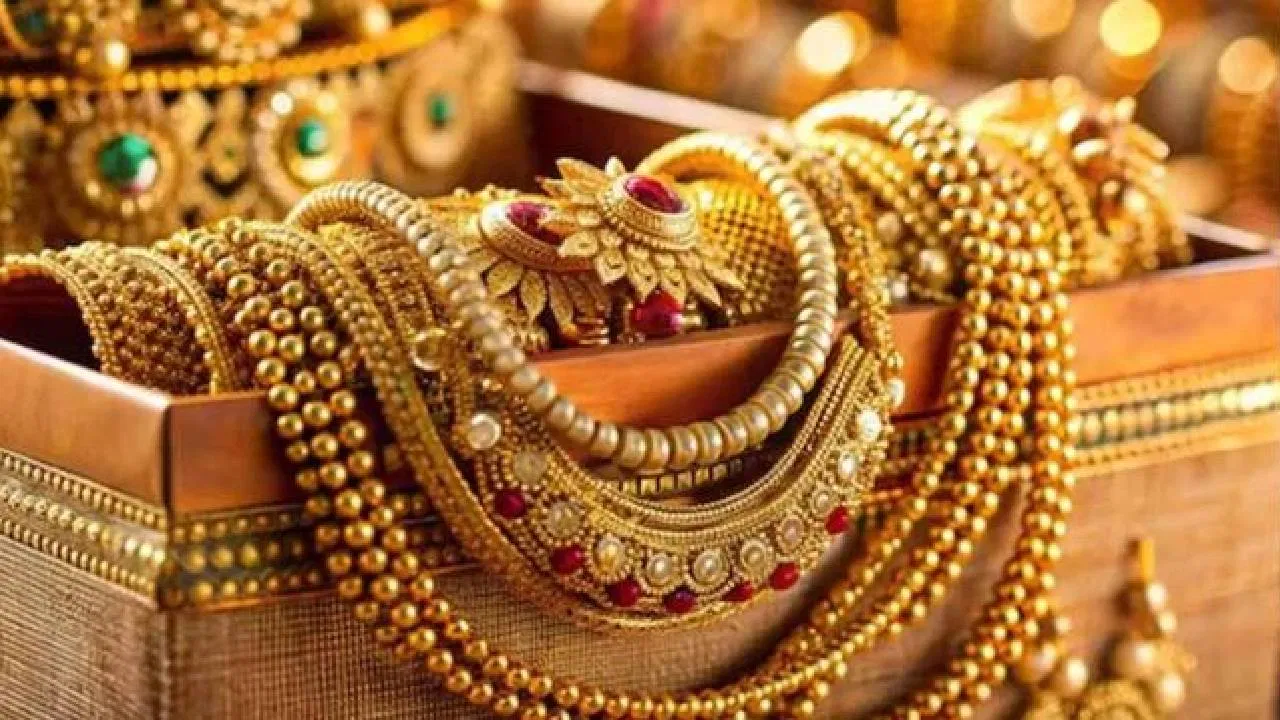 सोन्याच्या दरात सतत चढ-उतार सोन्याच्या दरात सतत चढ-उतार